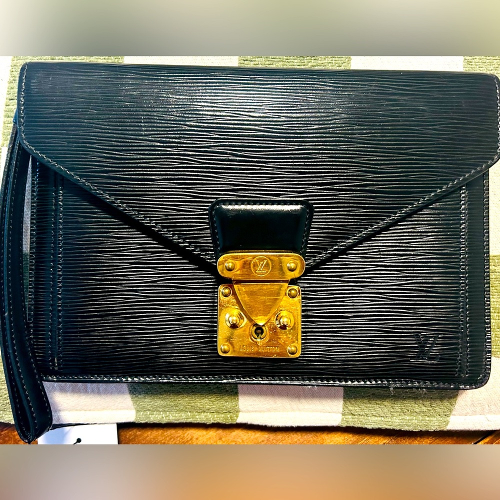 Black Louis Vuitton epil leather clutch